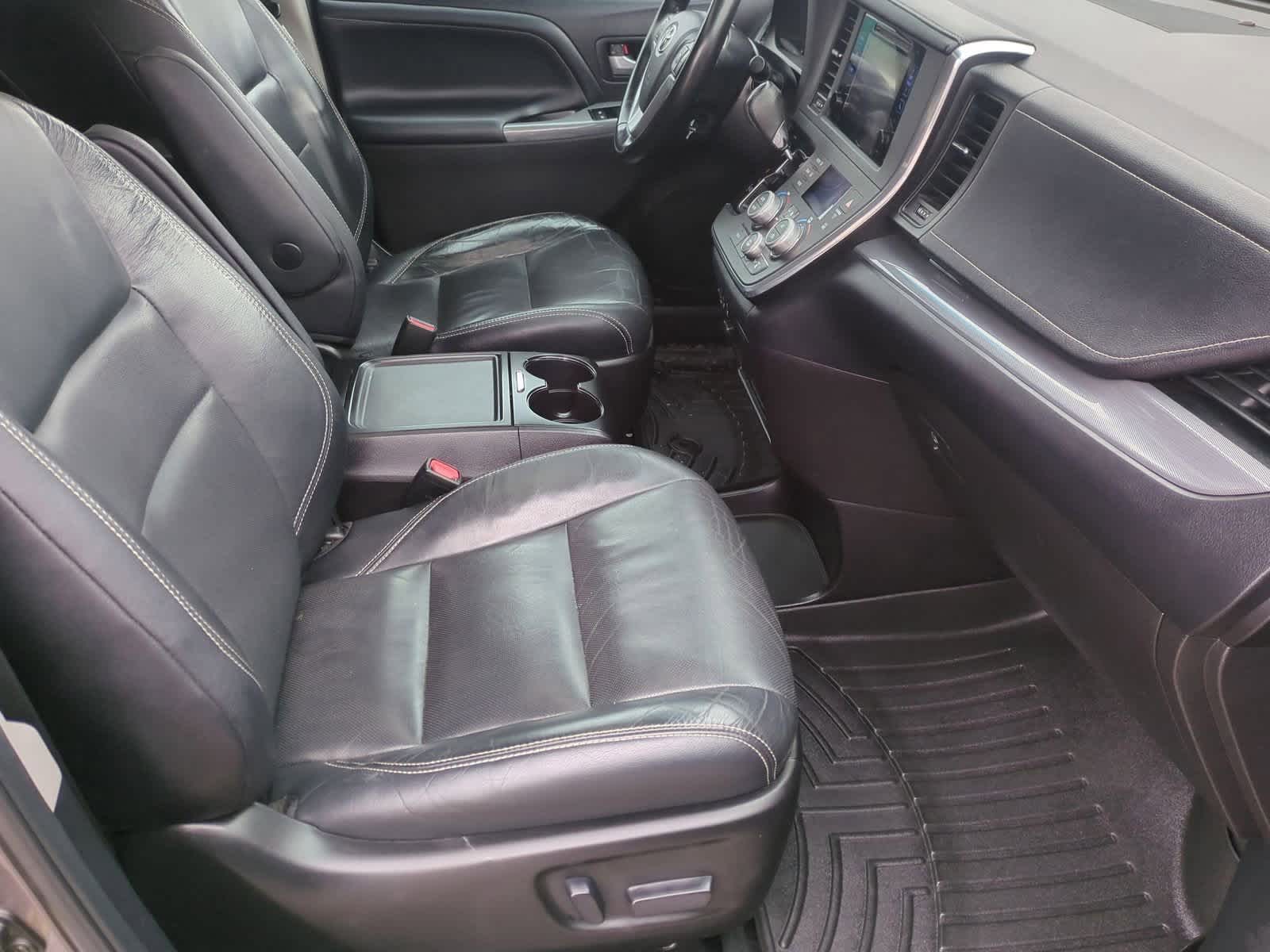 Thumbnail: 2015 Toyota Sienna - 25