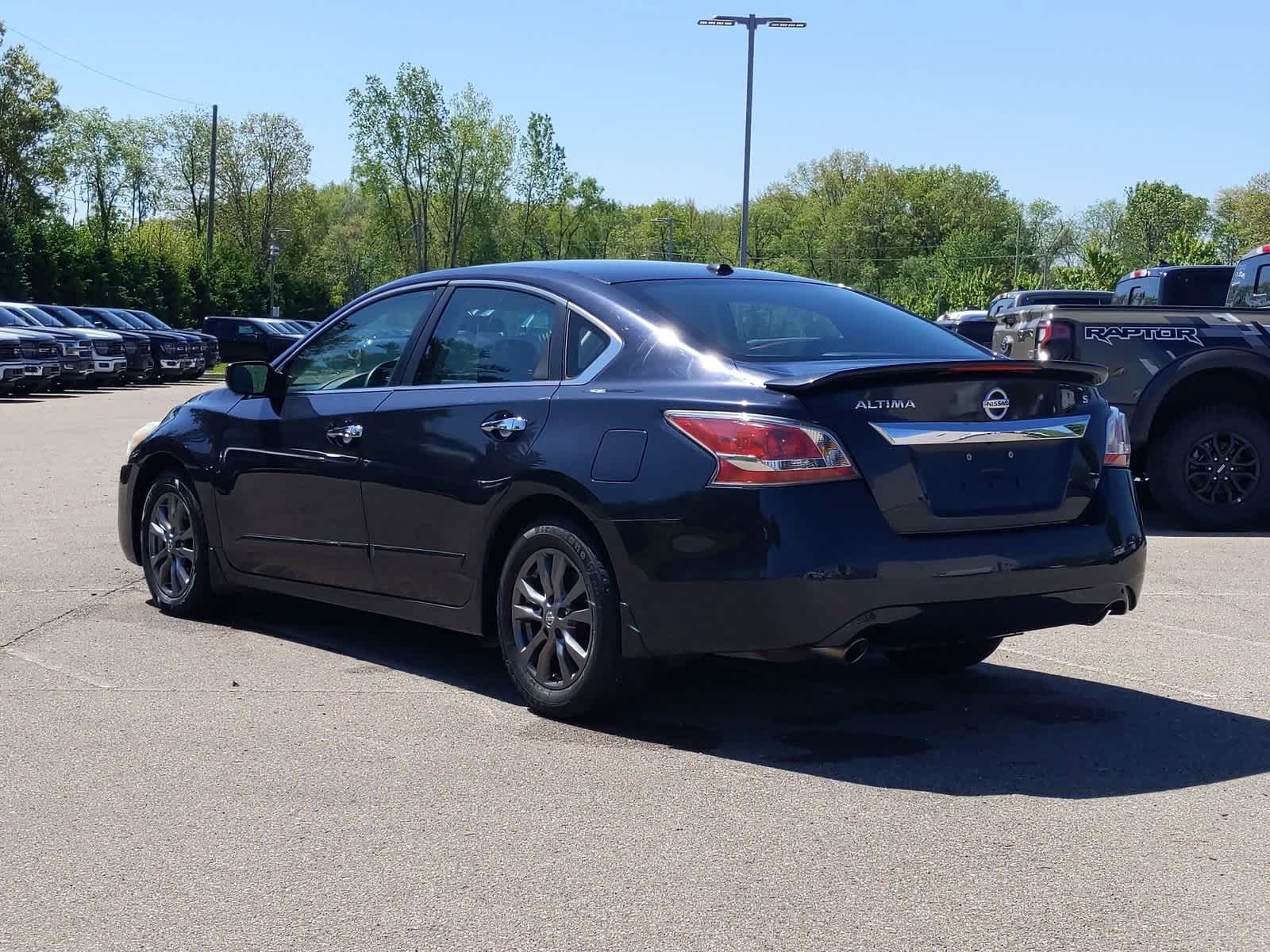 Thumbnail: 2015 Nissan Altima - 6