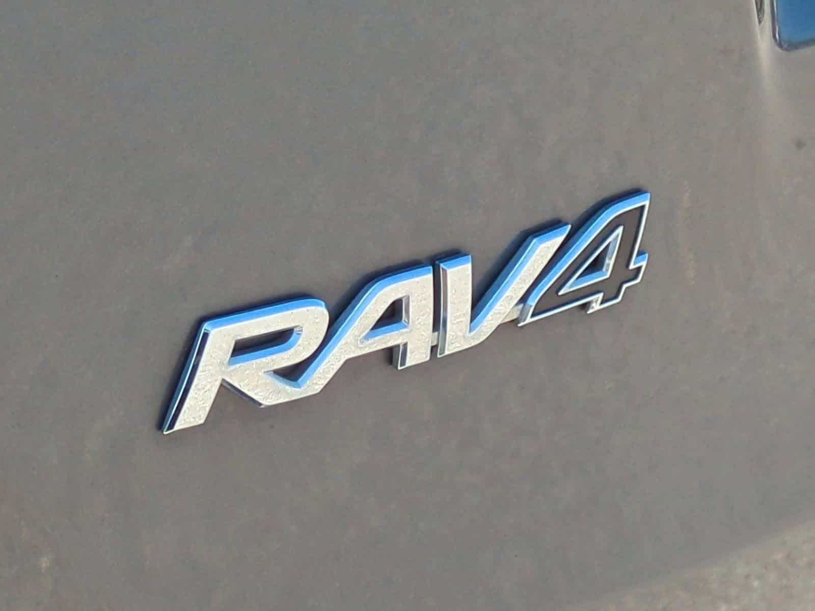 Thumbnail: 2015 Toyota RAV4 - 13