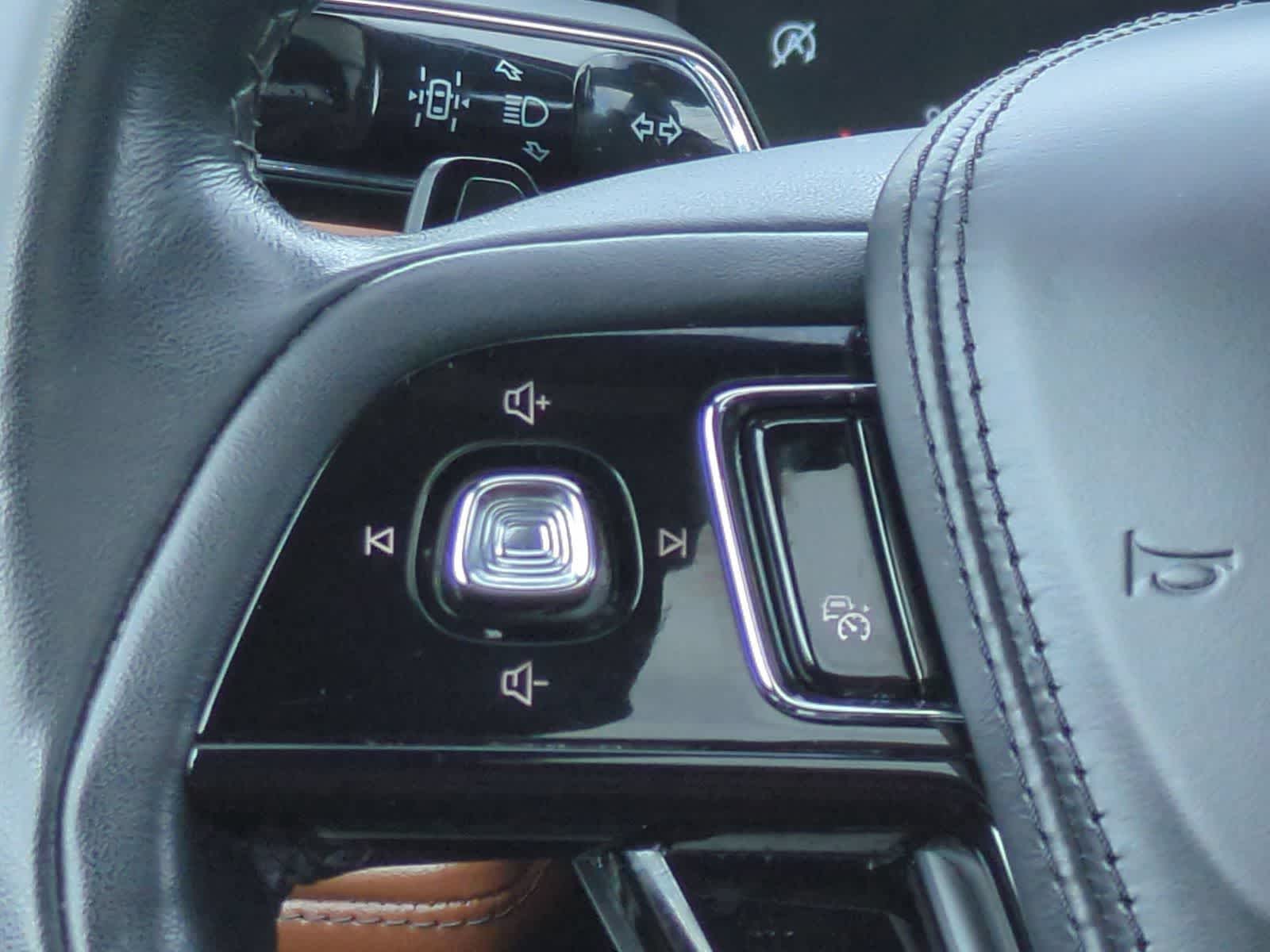 Thumbnail: 2022 Lincoln Aviator - 25