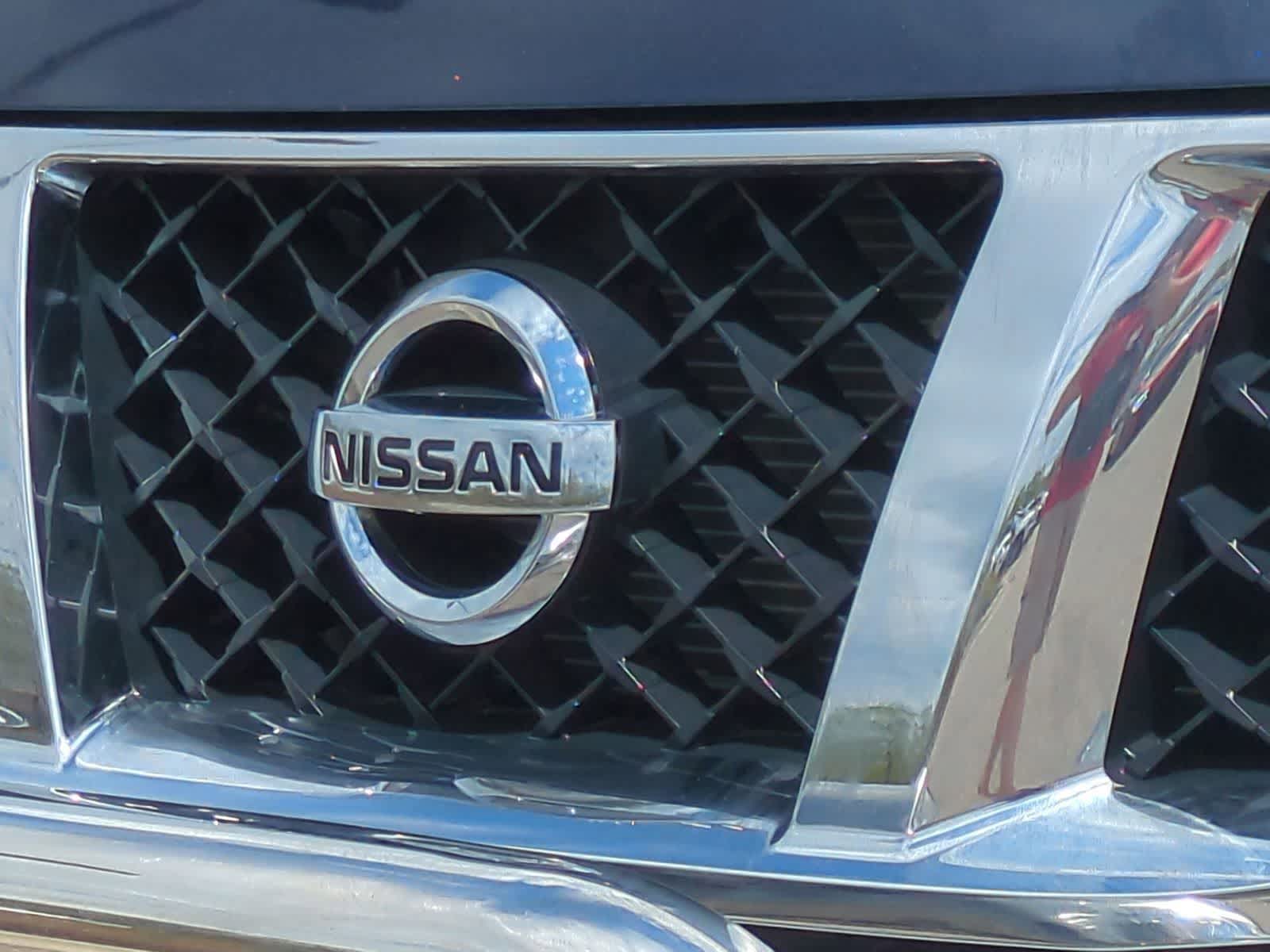 Thumbnail: 2011 Nissan Titan - 12