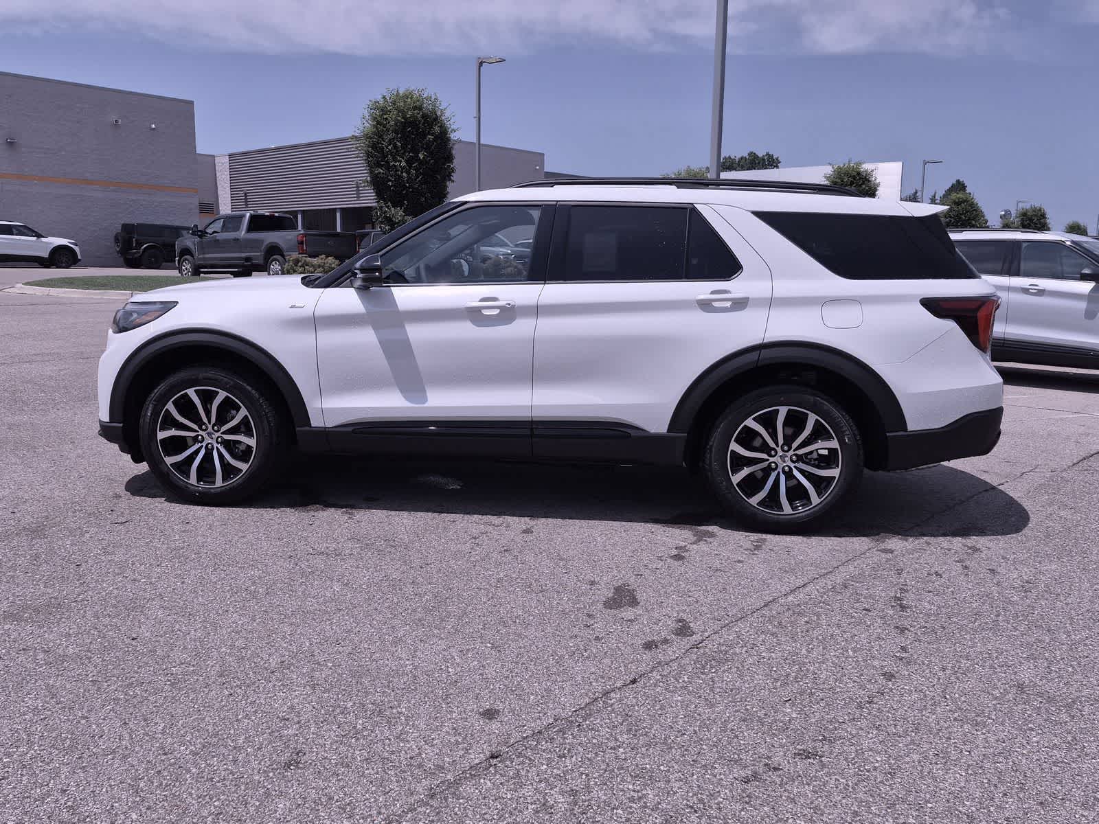Thumbnail: 2026 Ford Explorer - 5