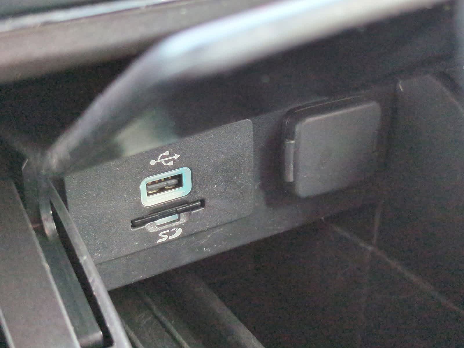 Thumbnail: 2016 Ford Explorer - 30