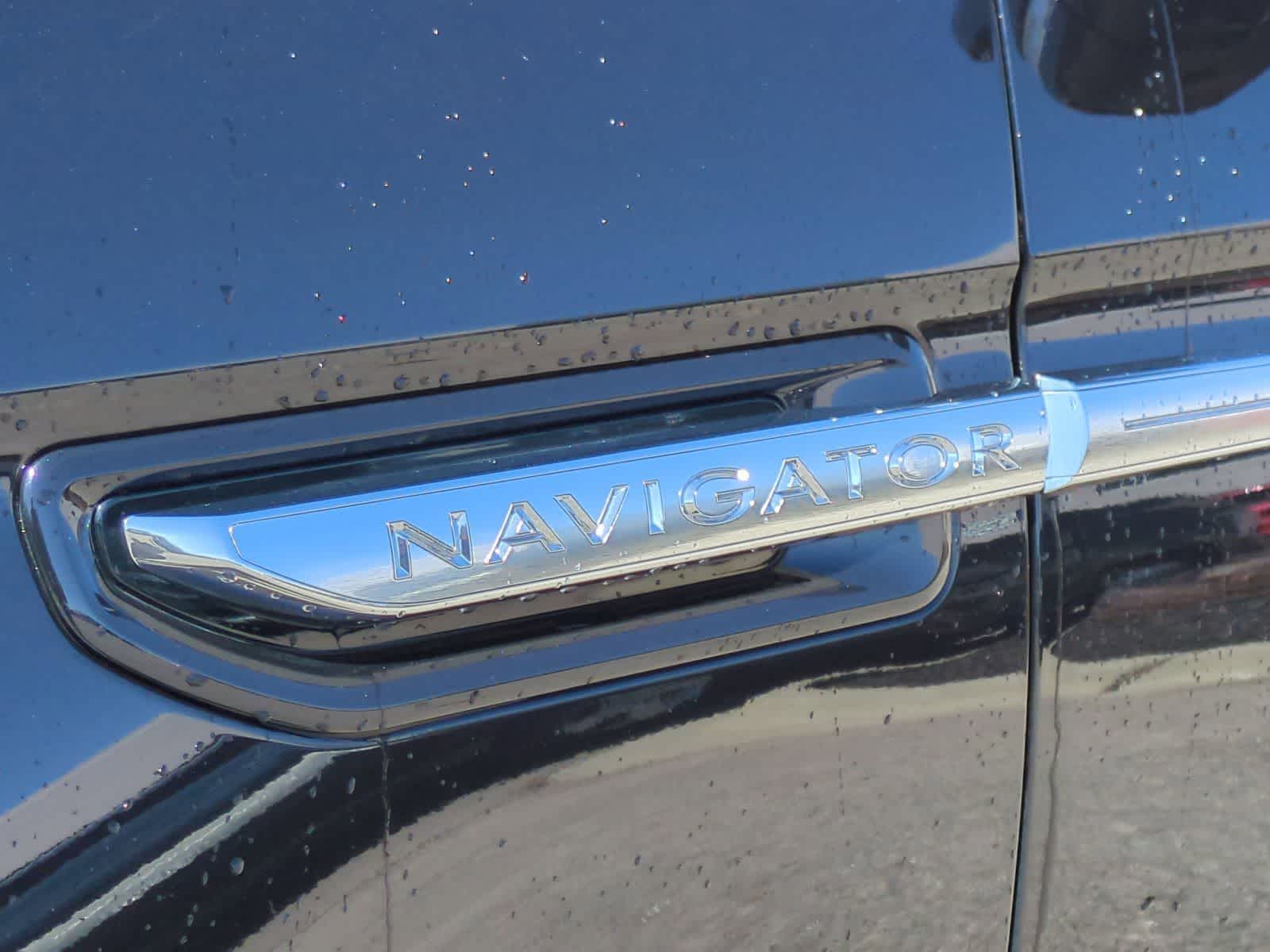 Thumbnail: 2021 Lincoln Navigator - 13