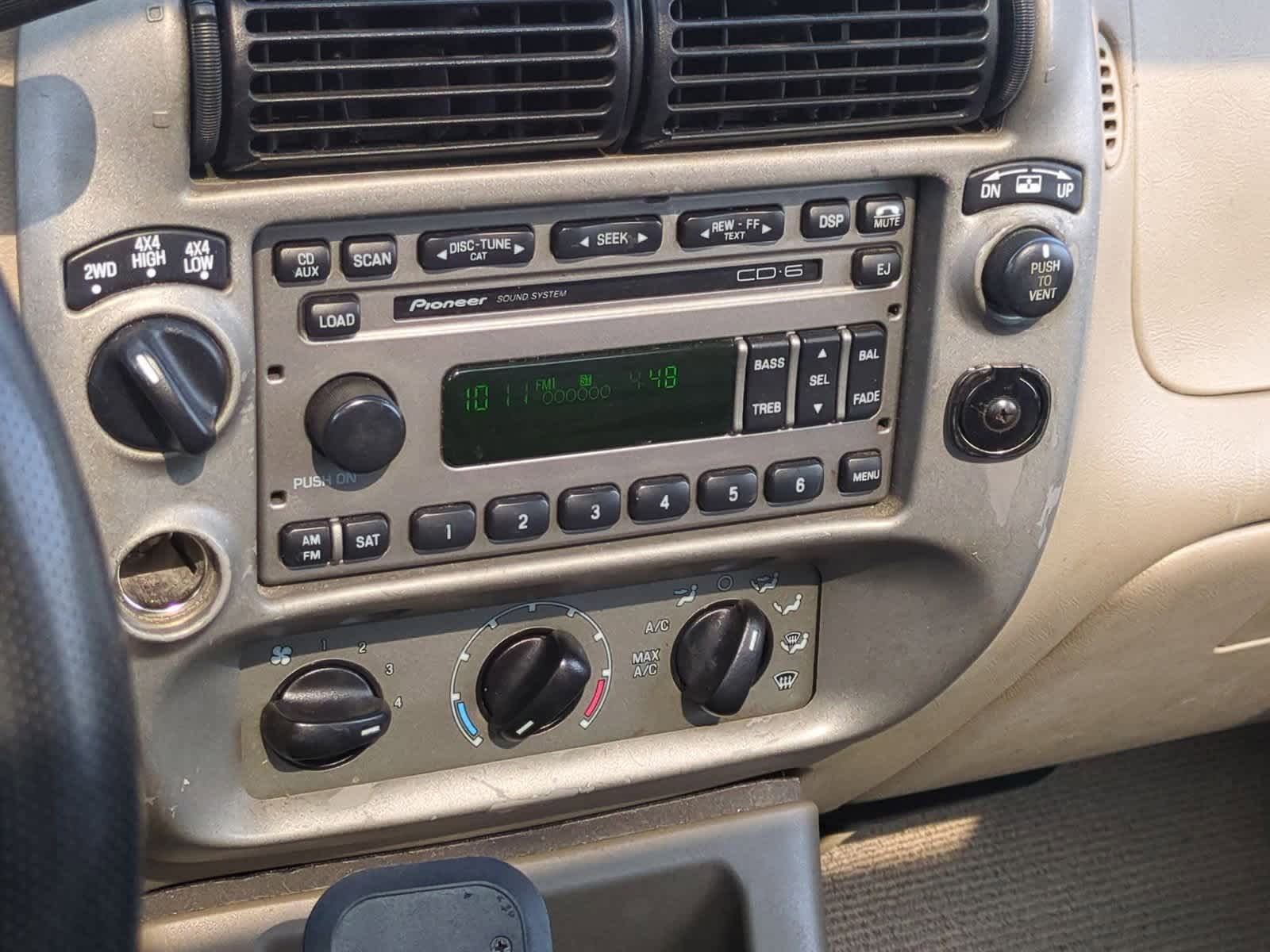 Thumbnail: 2004 Ford Explorer Sport Trac - 27