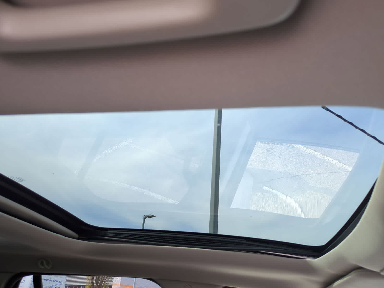 Thumbnail: 2012 Ford Edge - 21