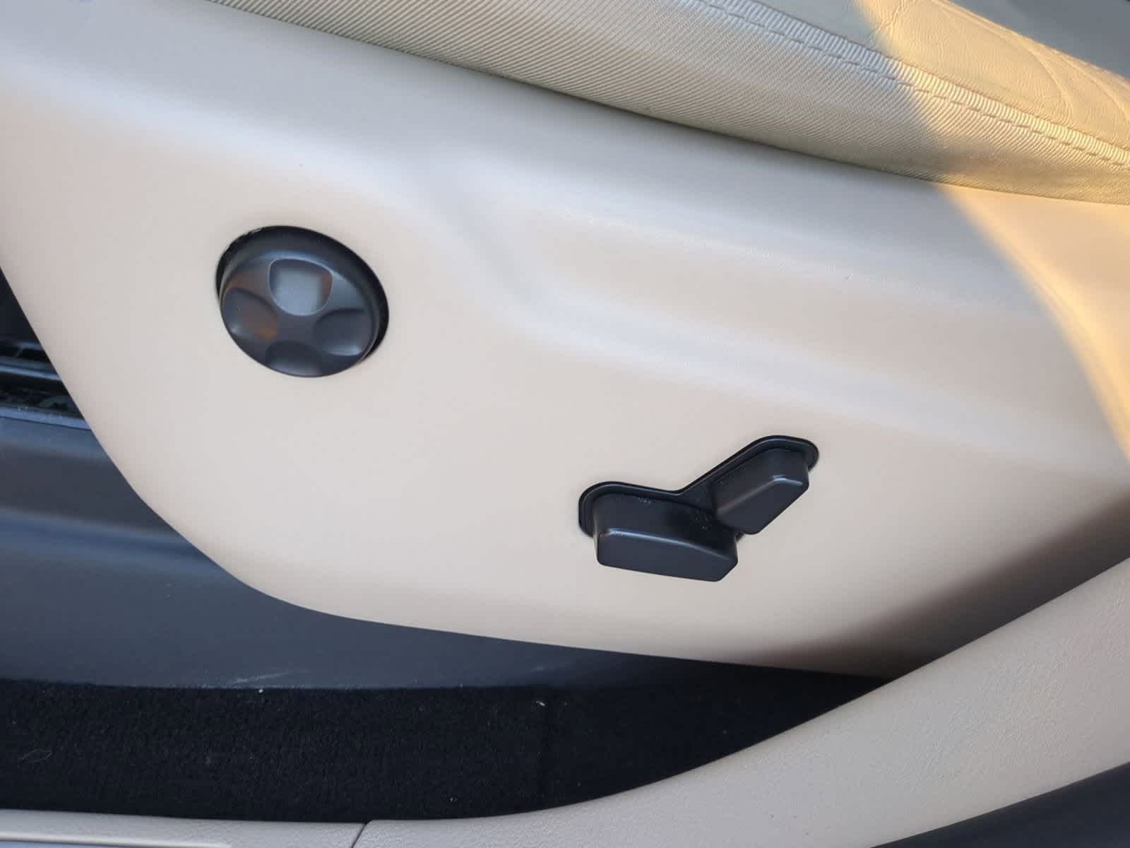 Thumbnail: 2020 Jeep Grand Cherokee - 17