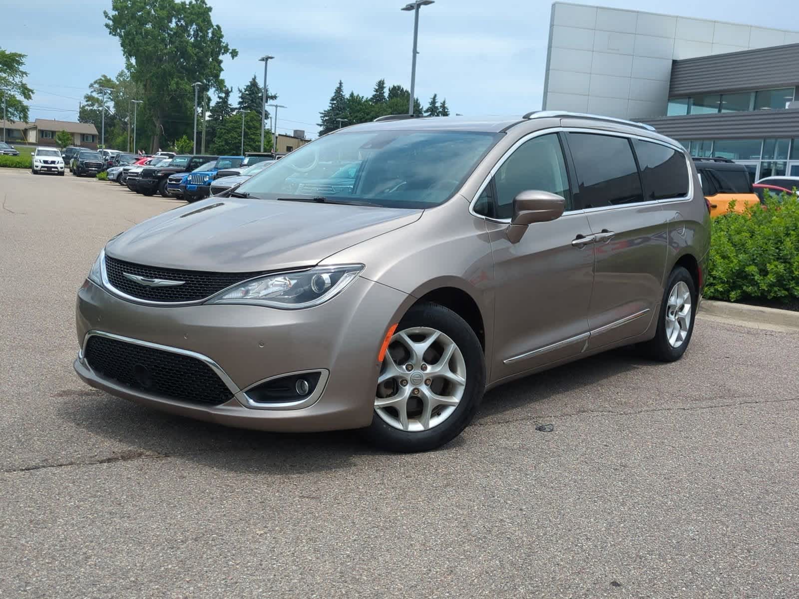 2017 Chrysler Pacifica  -
                  Waterford, MI