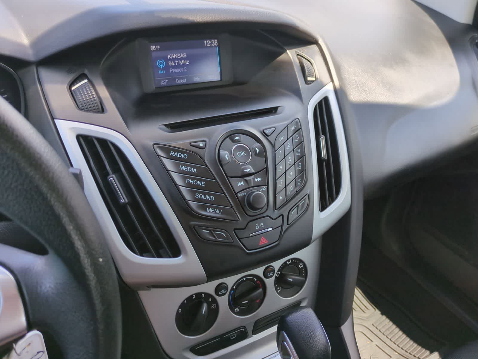 Thumbnail: 2014 Ford Focus - 27
