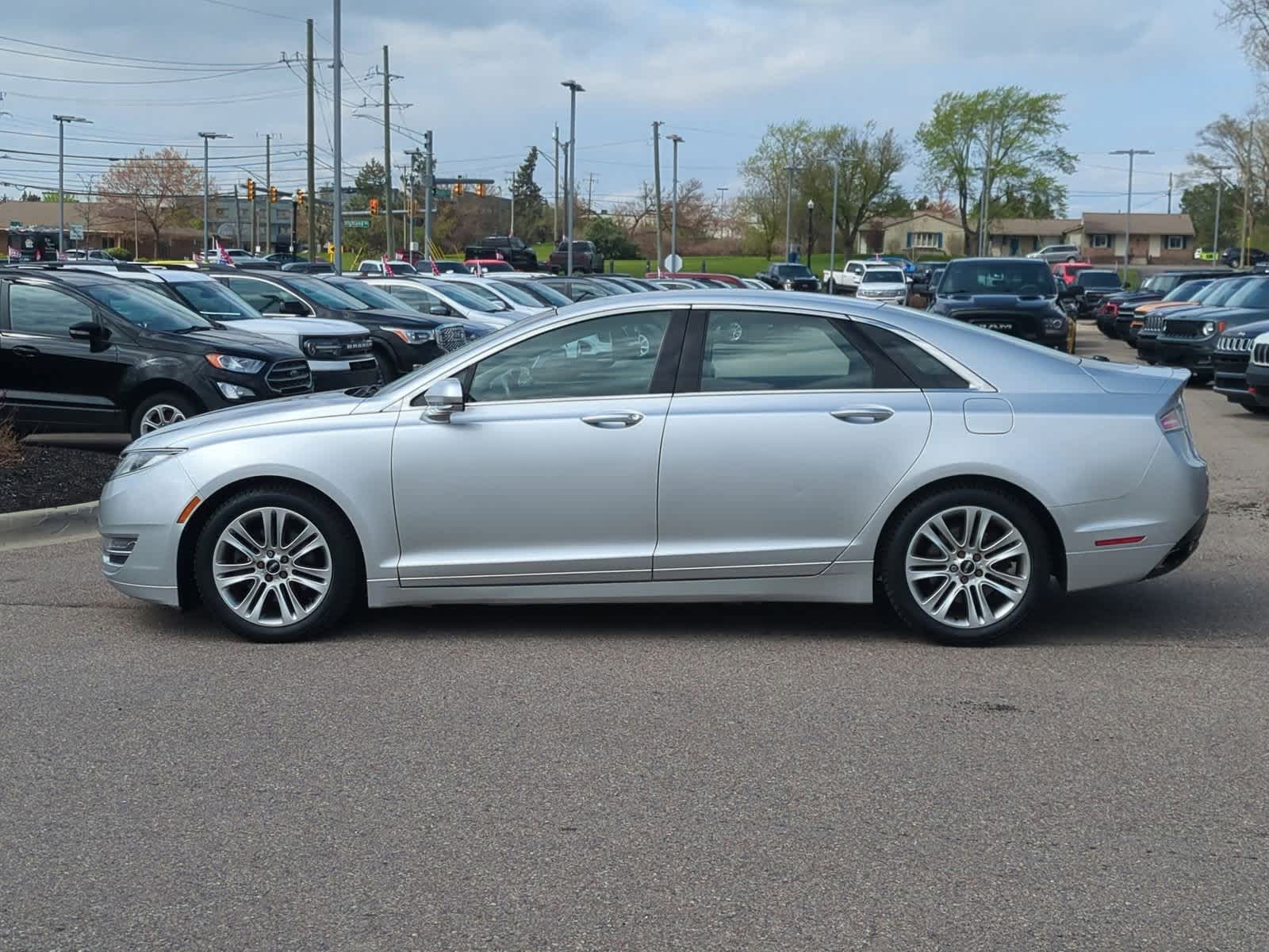 Thumbnail: 2015 Lincoln MKZ - 5