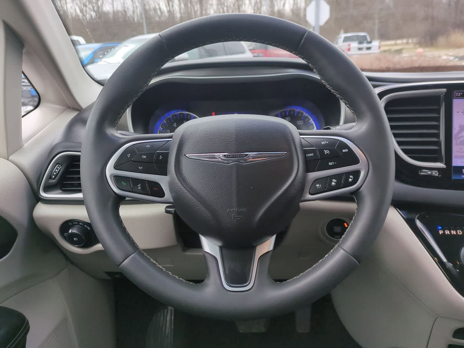 Thumbnail: 2022 Chrysler Pacifica - 22