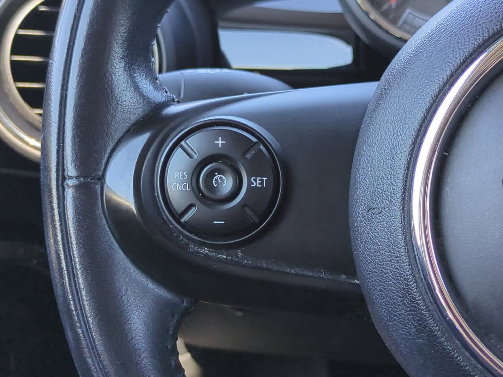 Thumbnail: 2019 MINI Cooper Hardtop - 25