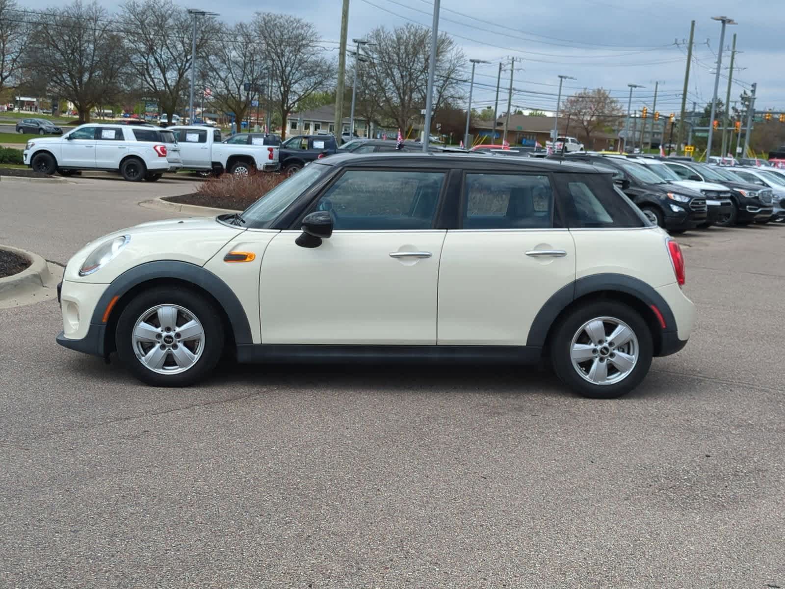 Thumbnail: 2015 MINI Cooper Hardtop - 5