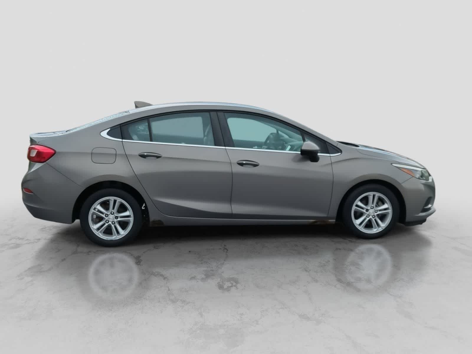 Thumbnail: 2018 Chevrolet Cruze - 9