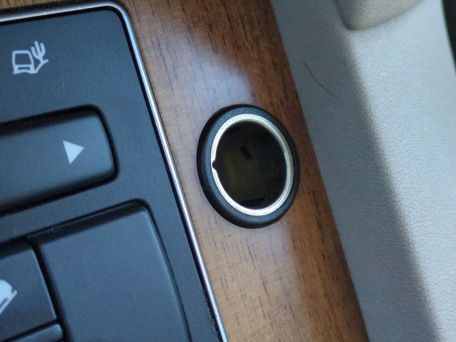 Thumbnail: 2016 Land Rover LR4 - 34