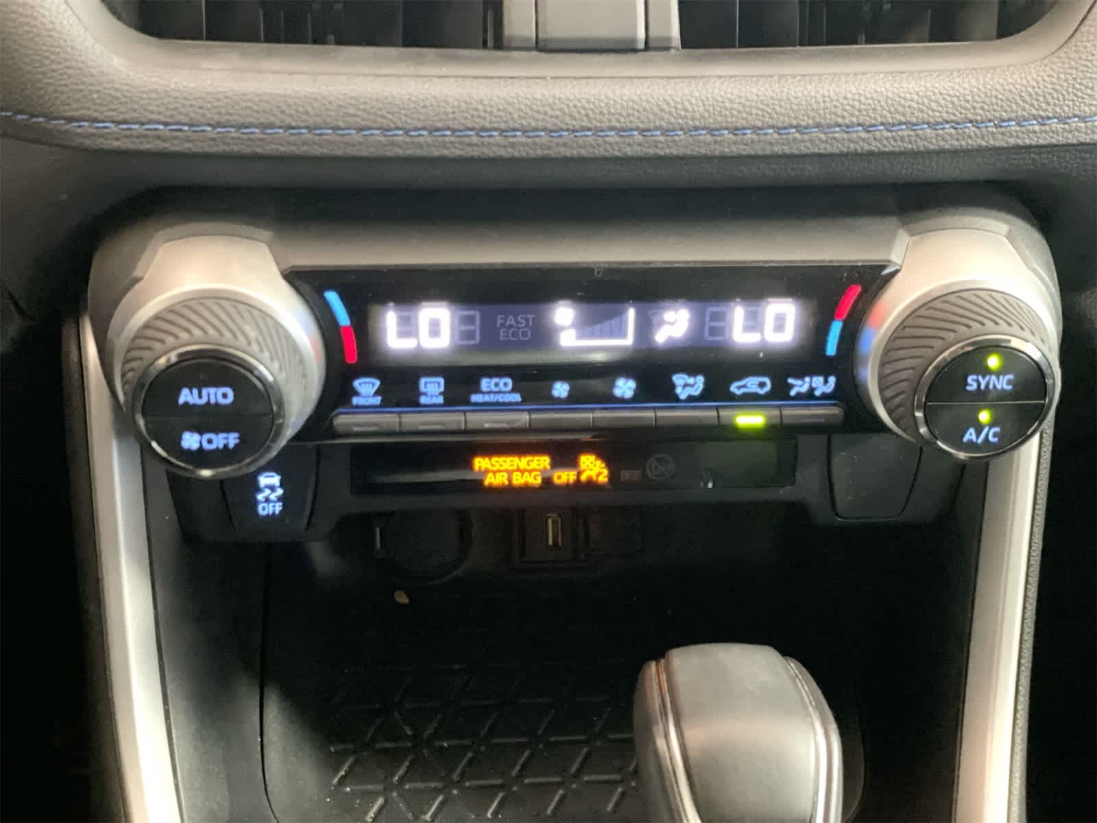 Thumbnail: 2022 Toyota RAV4 - 21