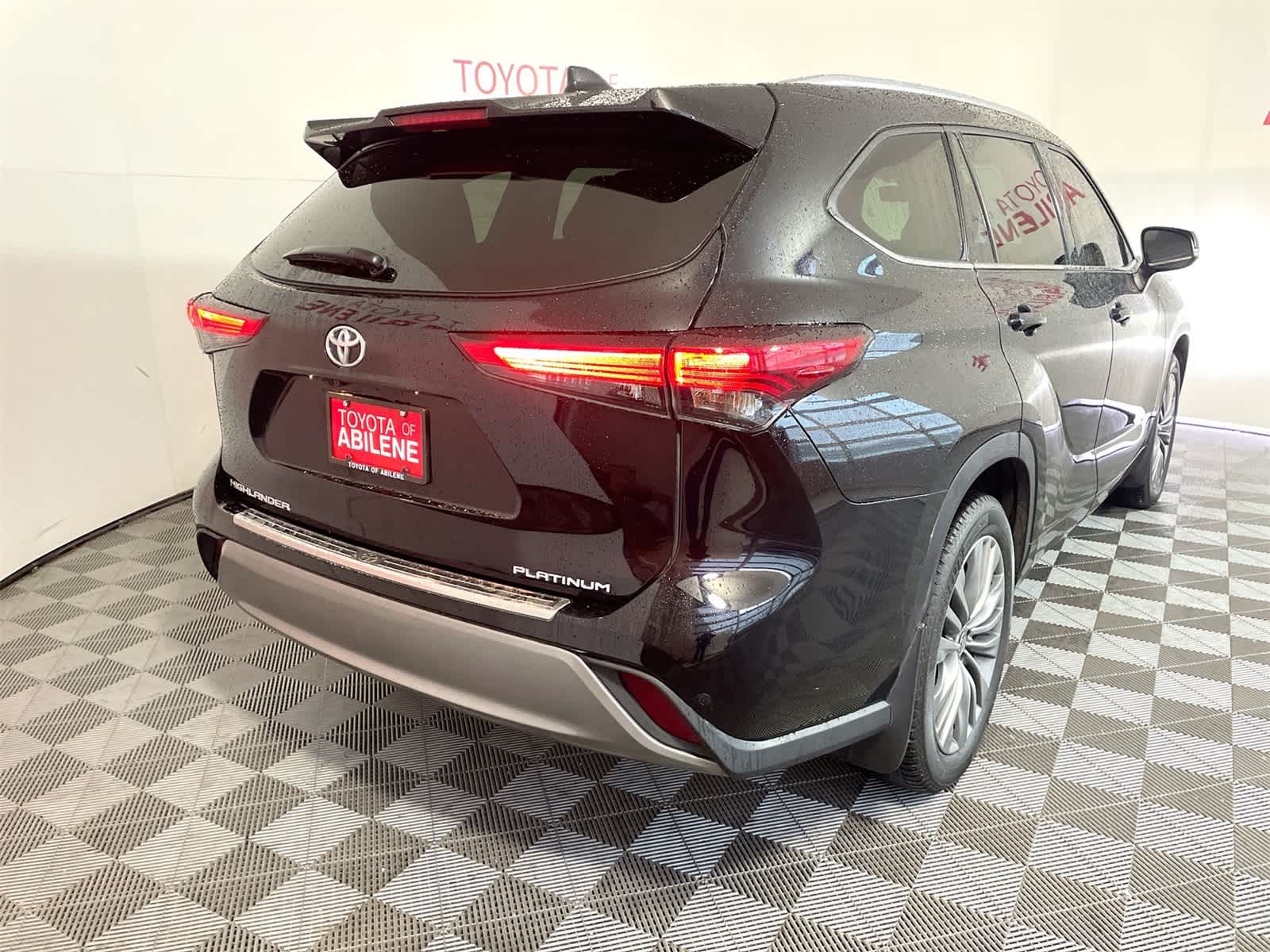 Thumbnail: 2020 Toyota Highlander - 6