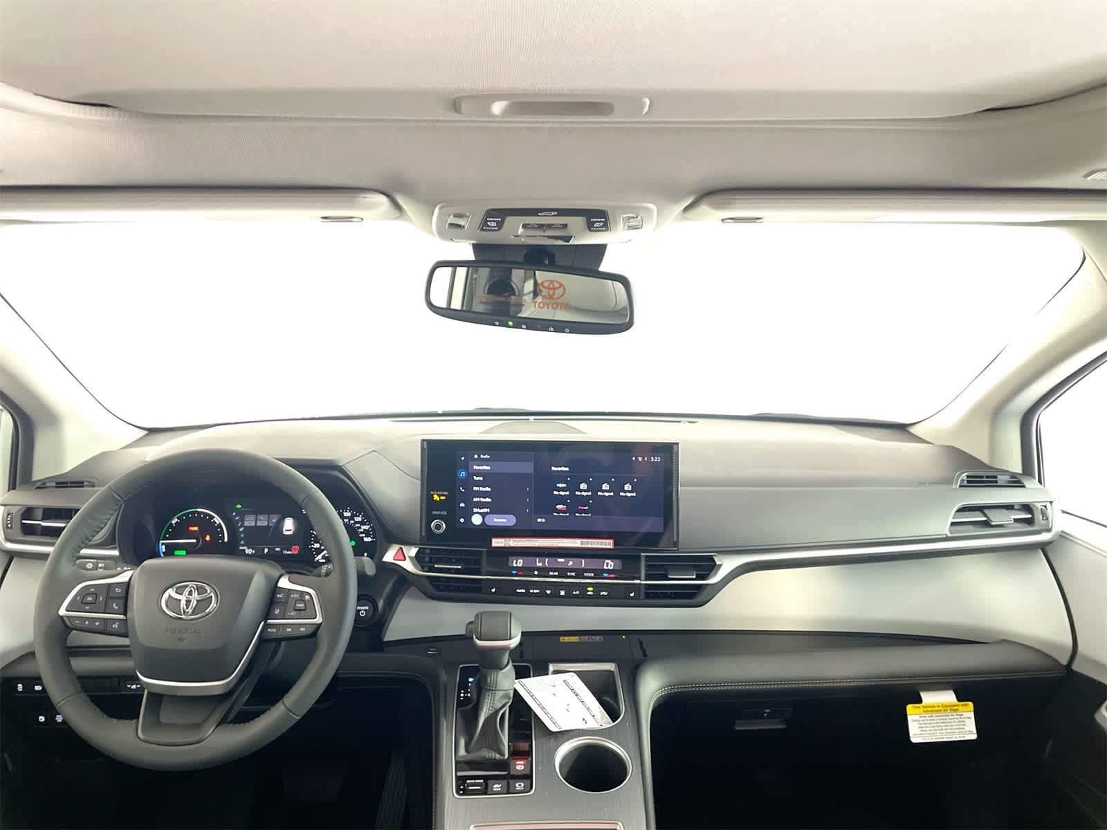 Thumbnail: 2025 Toyota Sienna - 18