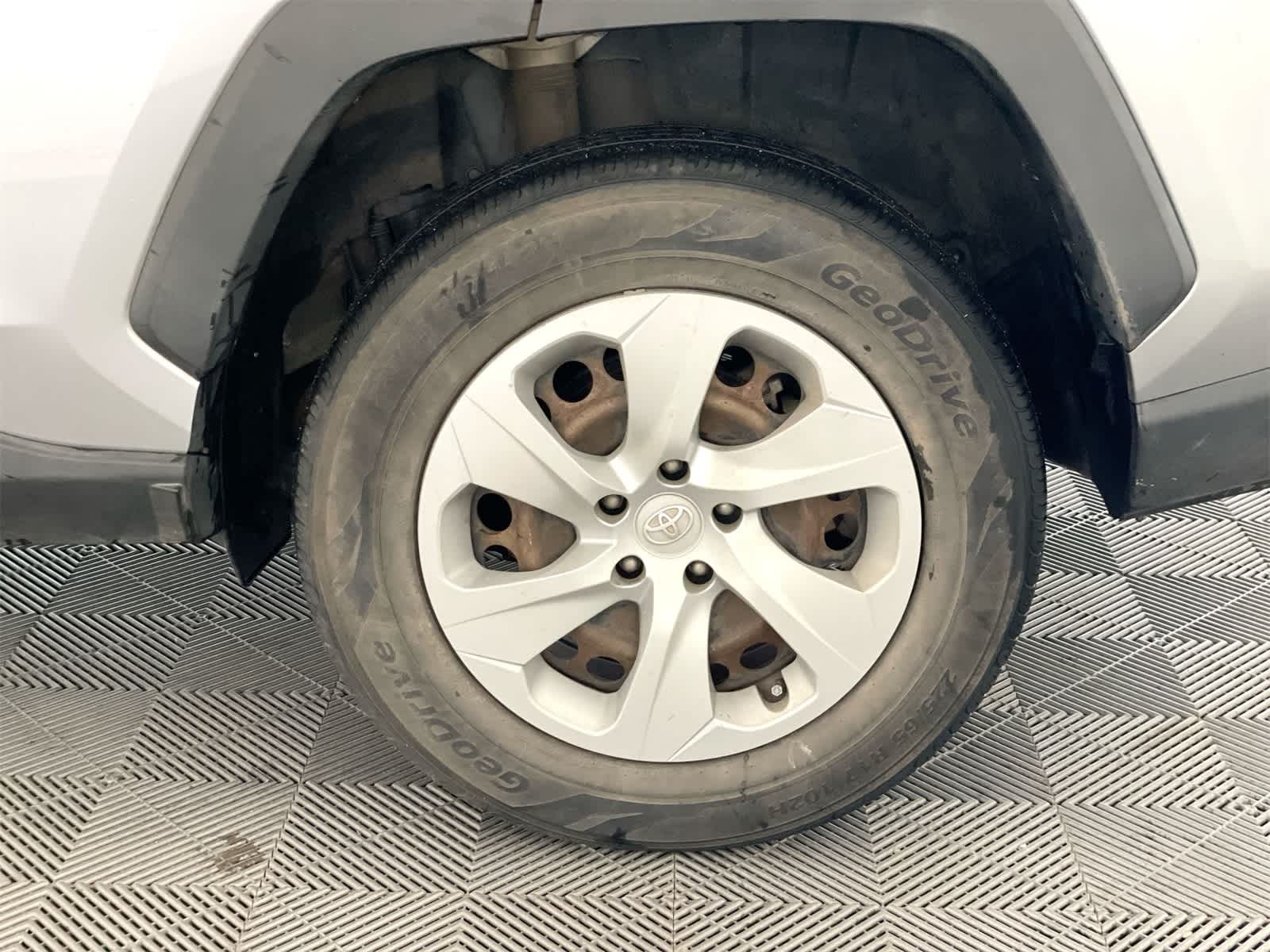 Thumbnail: 2019 Toyota RAV4 - 23