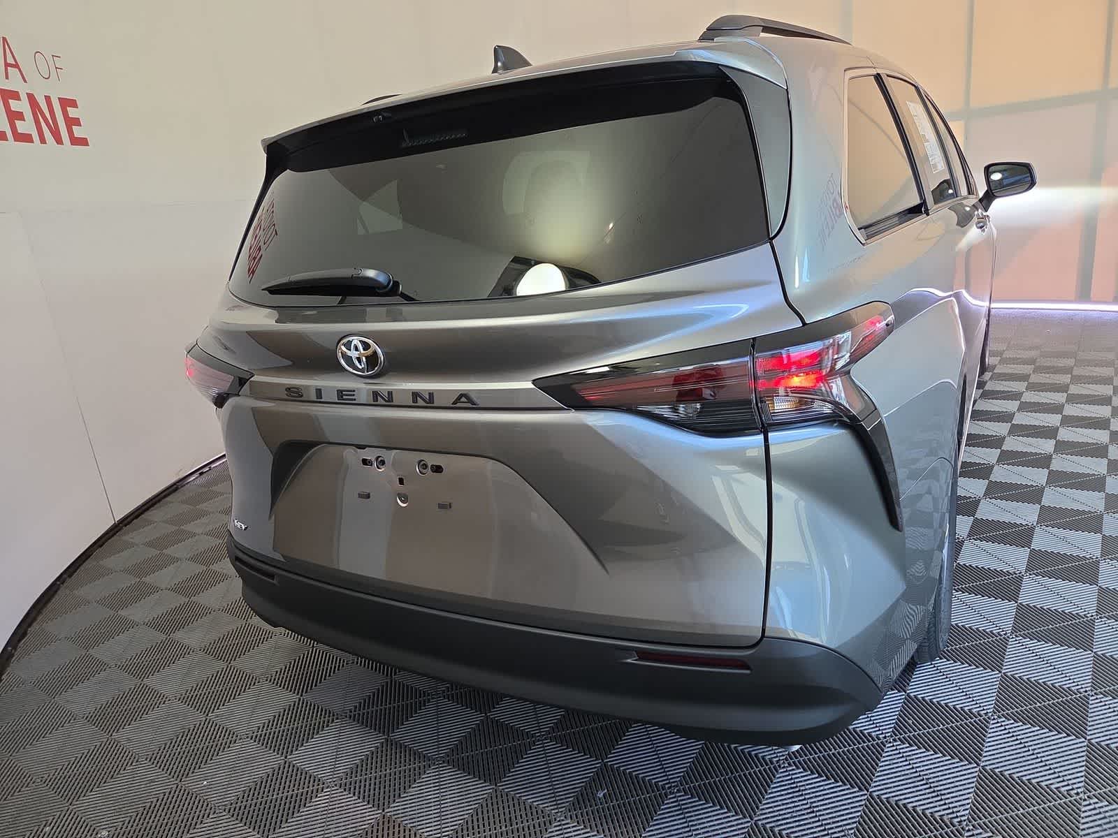Thumbnail: 2026 Toyota Sienna - 6