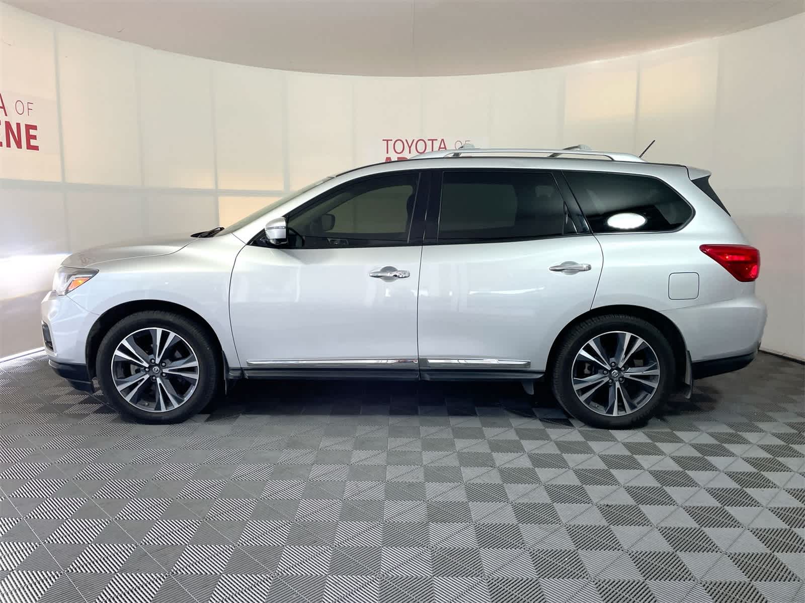 Thumbnail: 2018 Nissan Pathfinder - 2