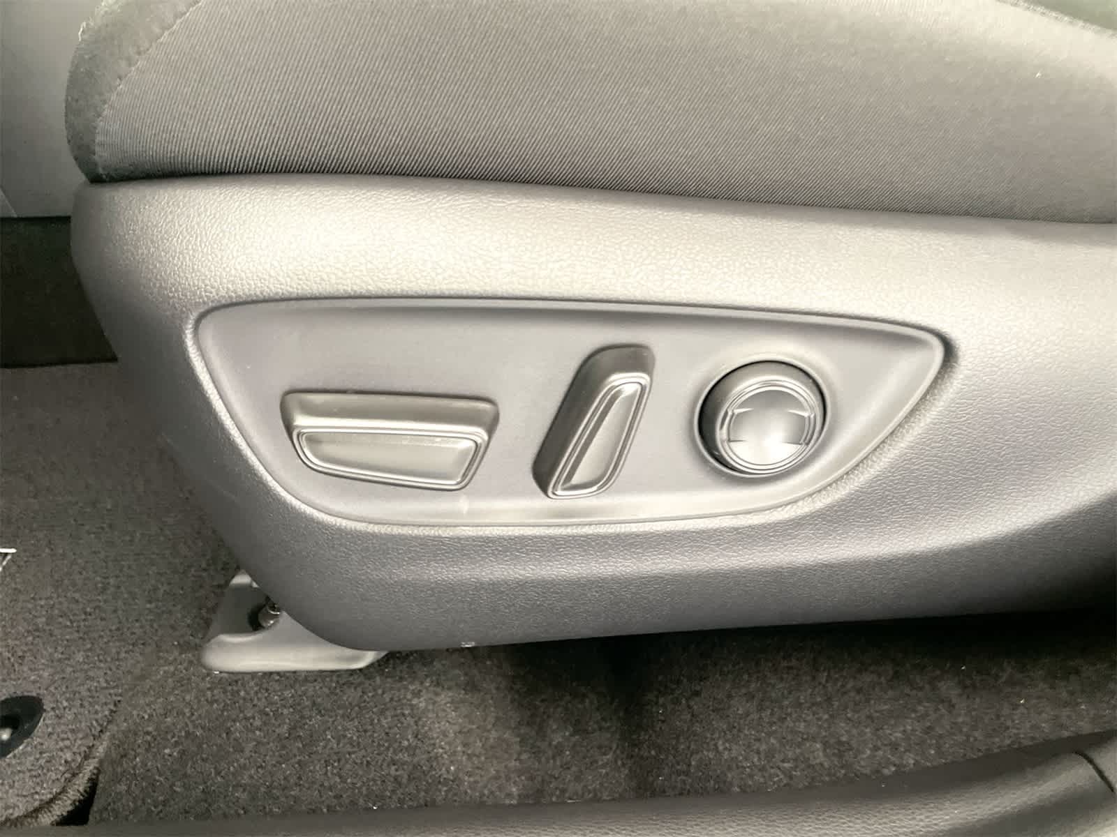 Thumbnail: 2025 Toyota RAV4 - 11