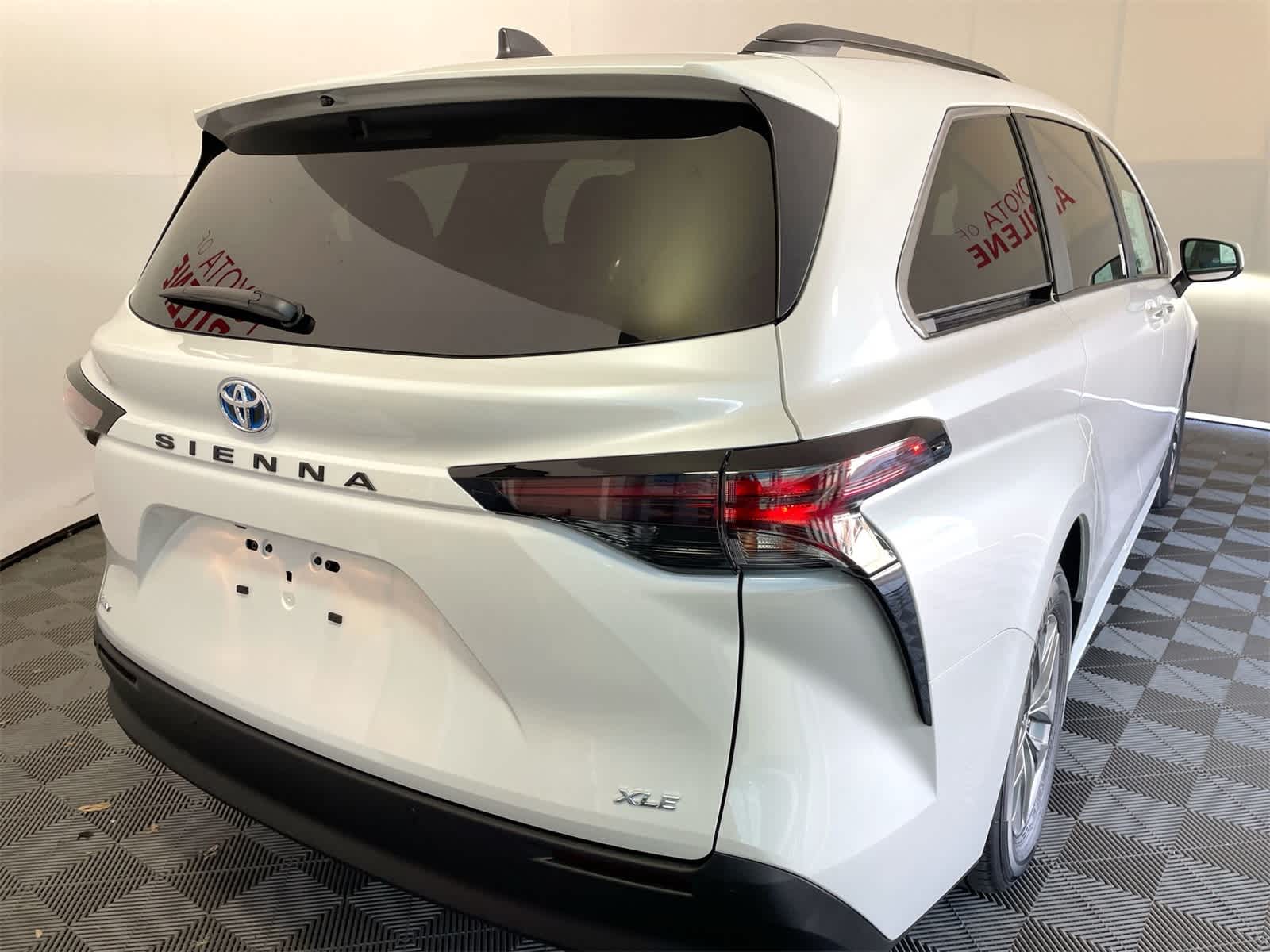 2025 Toyota Sienna XLE 7