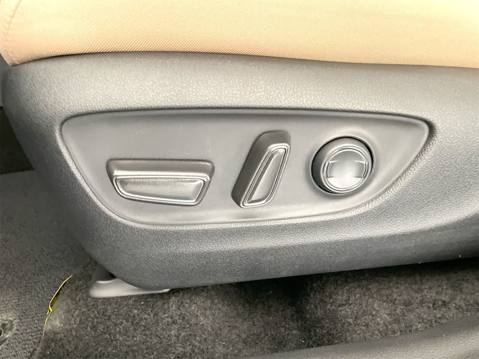 Thumbnail: 2025 Toyota RAV4 - 11