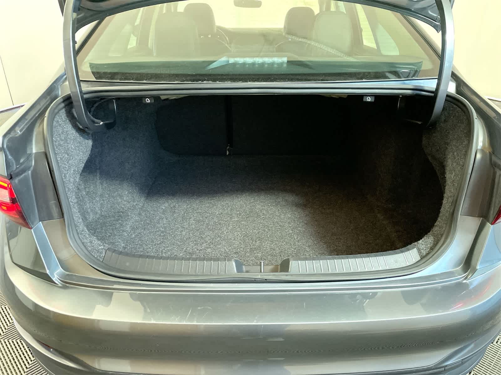 Thumbnail: 2024 Volkswagen Jetta - 4