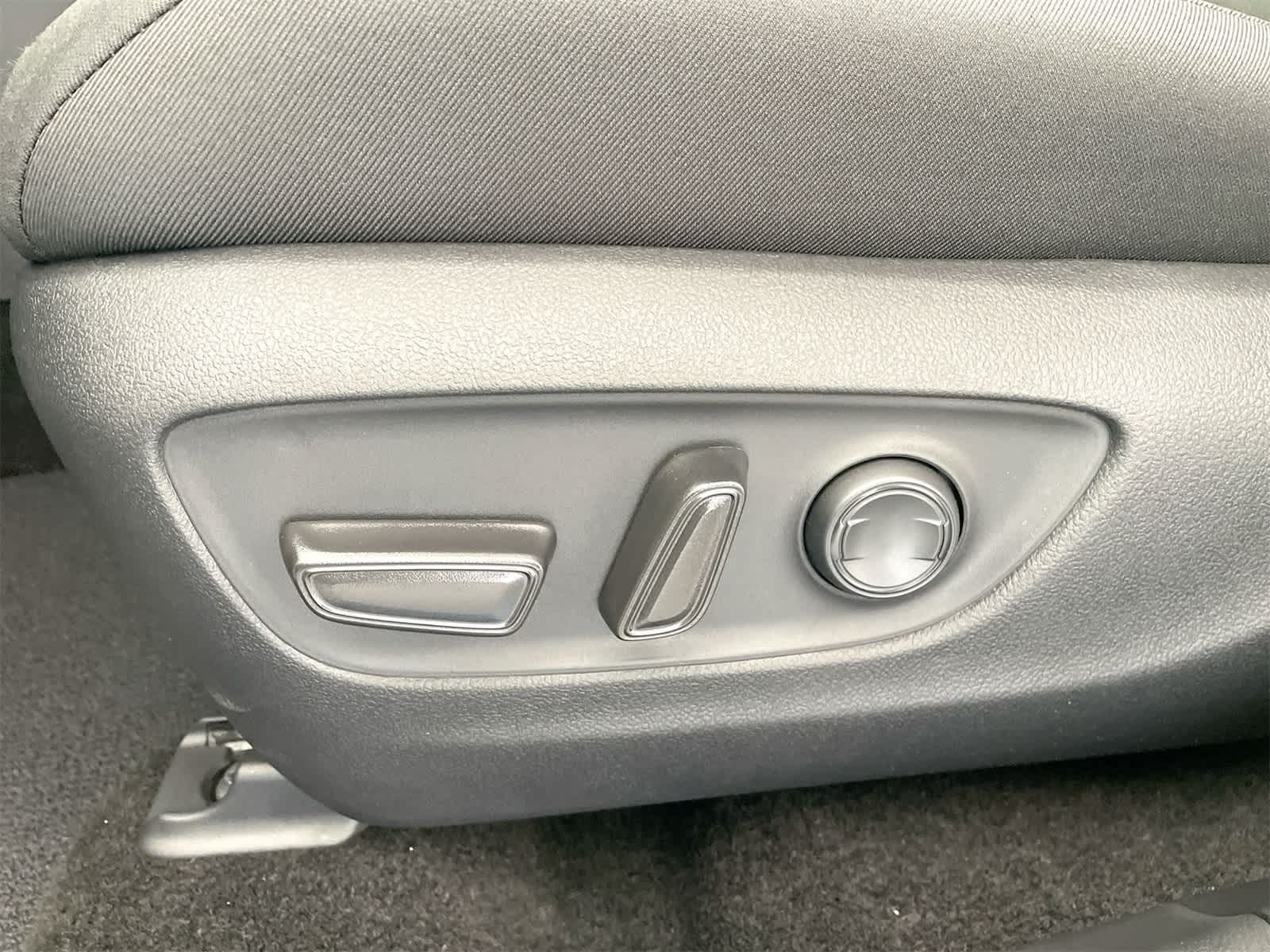 Thumbnail: 2025 Toyota RAV4 - 11