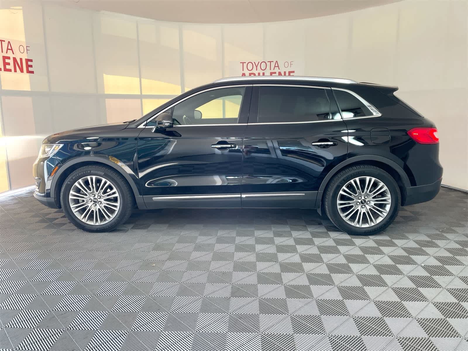Thumbnail: 2018 Lincoln MKX - 2