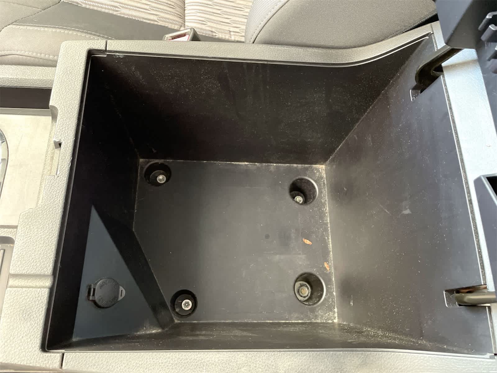 Thumbnail: 2015 Toyota Tundra - 25