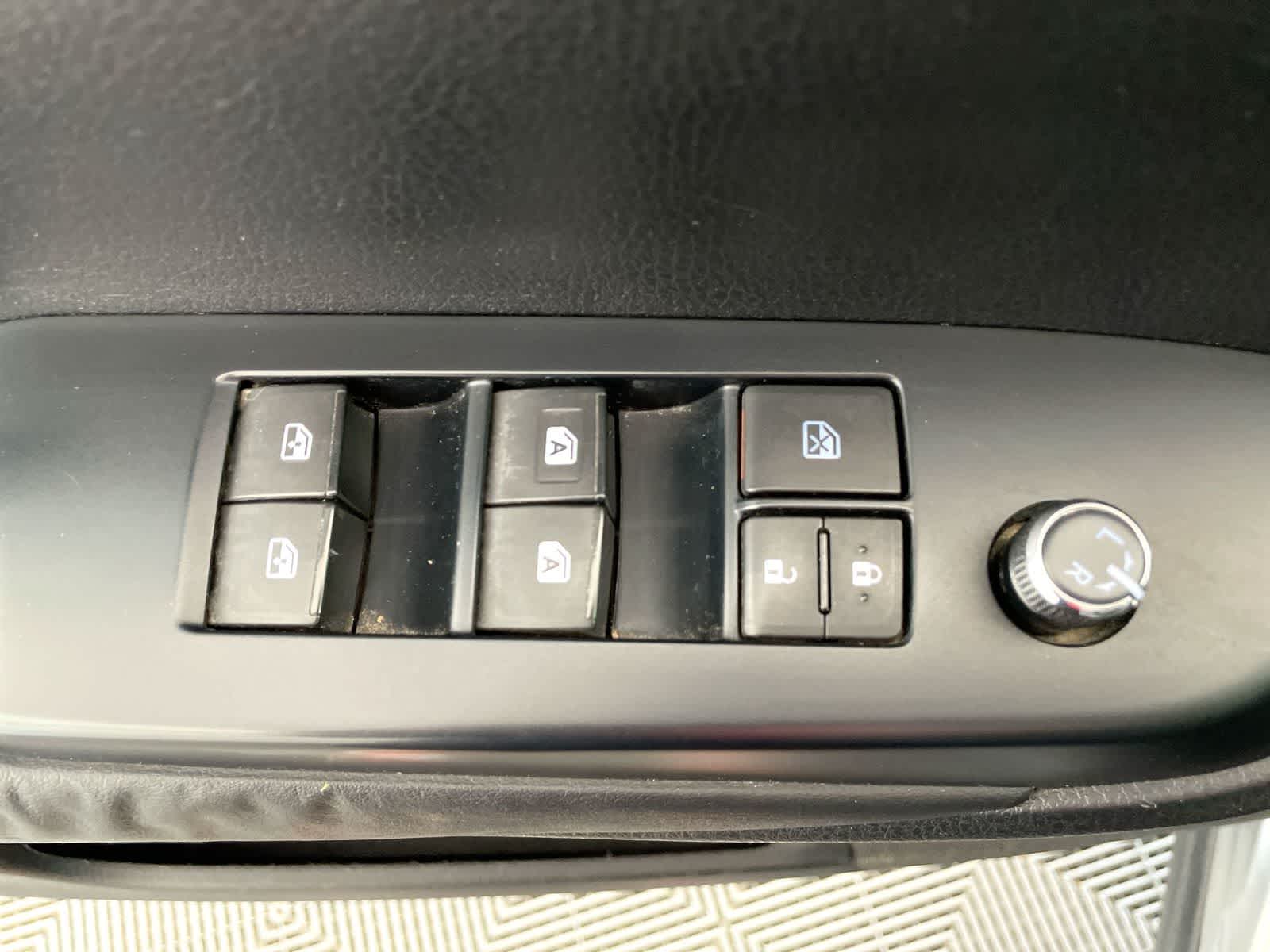 Thumbnail: 2016 Toyota Highlander - 12