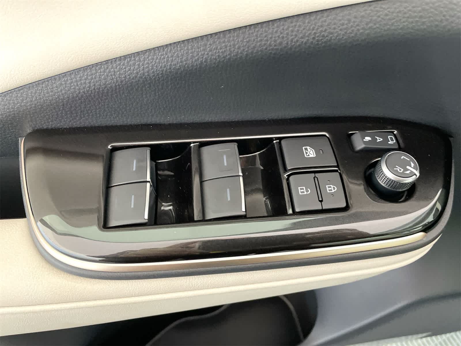 Thumbnail: 2026 Toyota Crown - 12