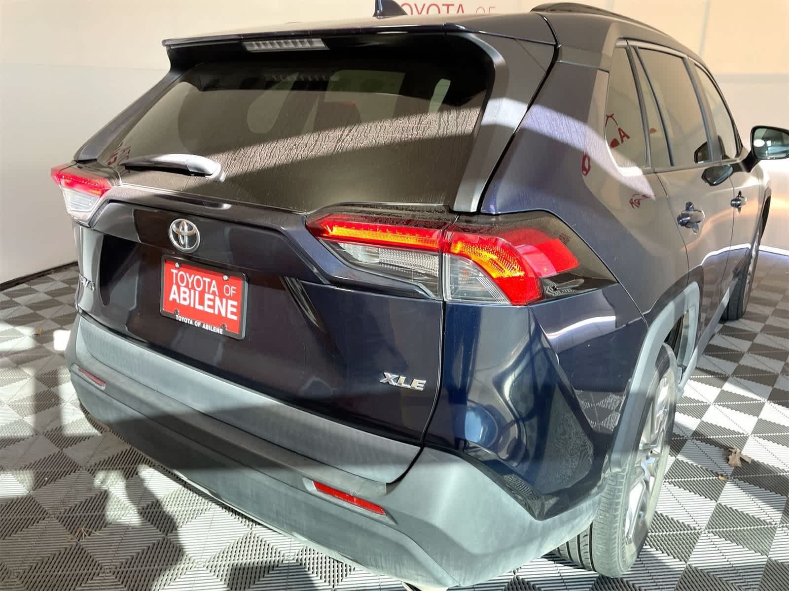 Thumbnail: 2020 Toyota RAV4 - 6