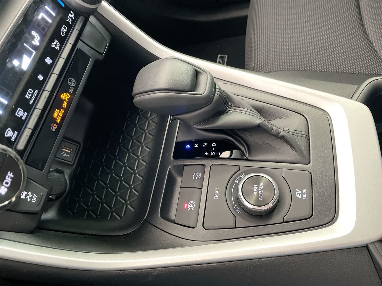 Thumbnail: 2025 Toyota RAV4 - 22