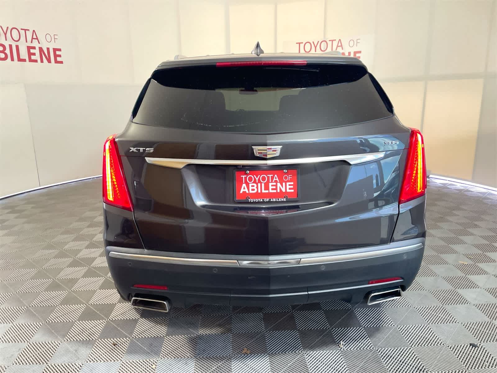 Thumbnail: 2017 Cadillac XT5 - 4