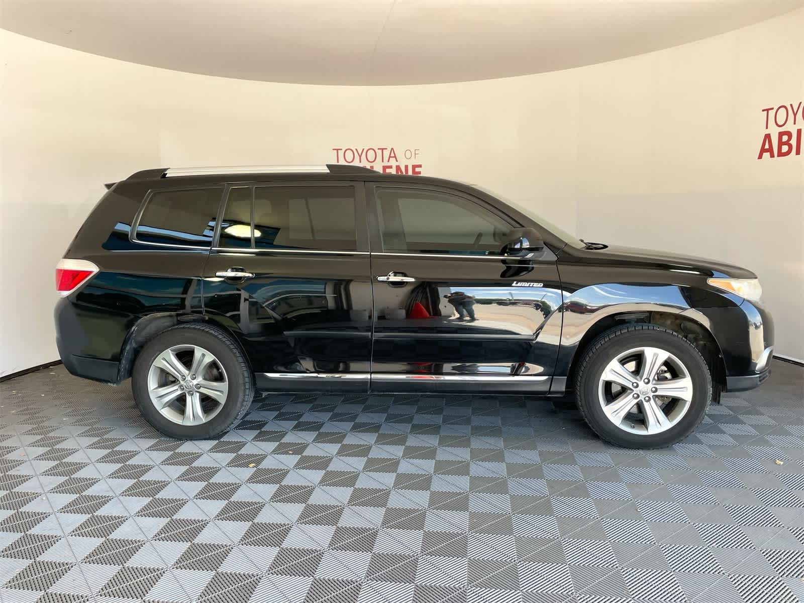 Thumbnail: 2011 Toyota Highlander - 8