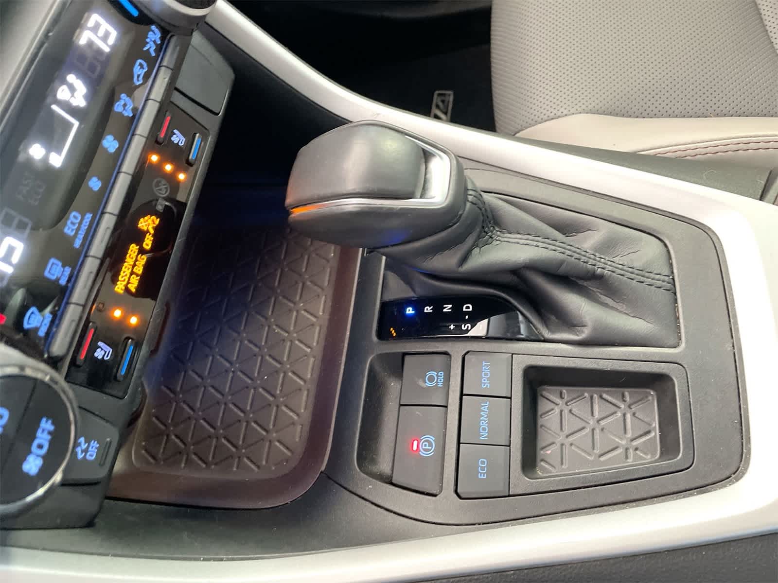 Thumbnail: 2022 Toyota RAV4 - 23