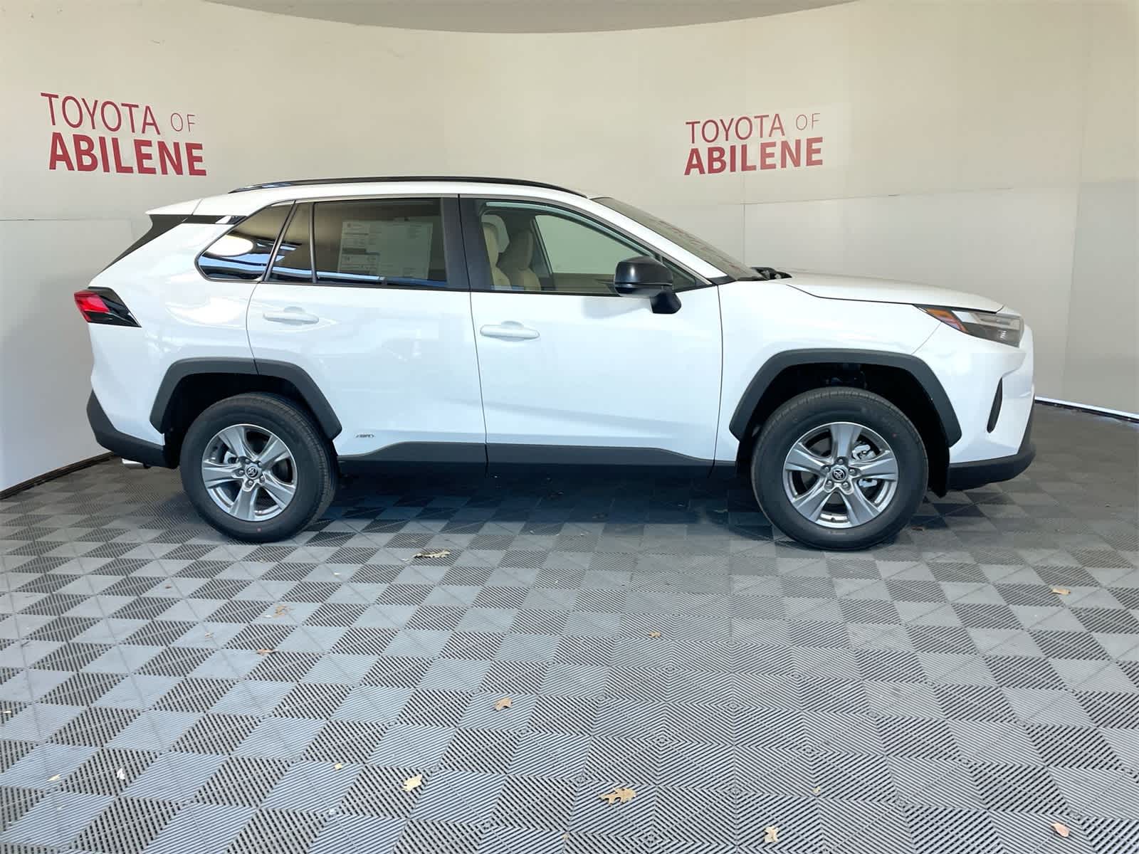 Thumbnail: 2025 Toyota RAV4 - 8