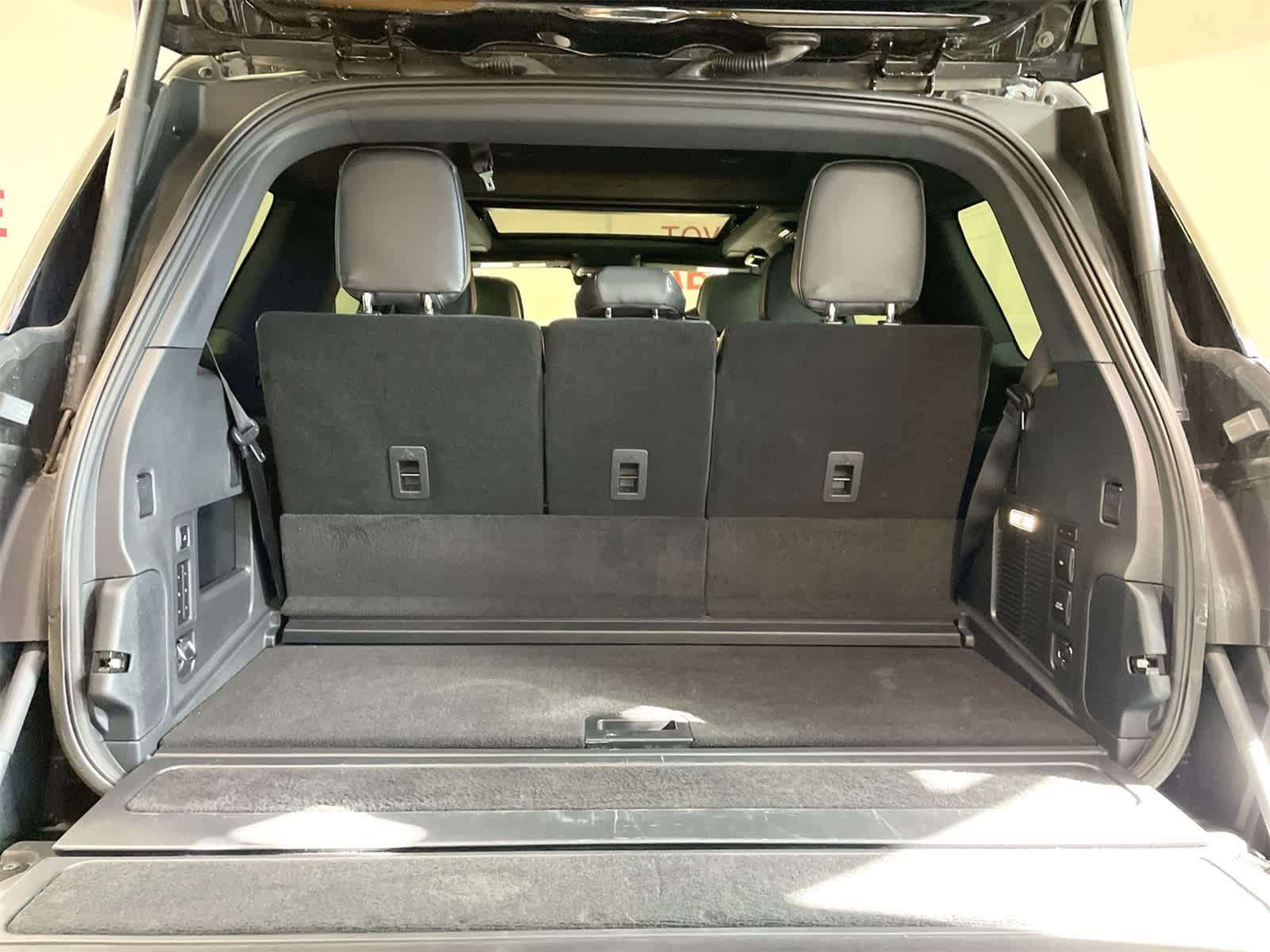 Thumbnail: 2025 Lincoln Navigator - 4