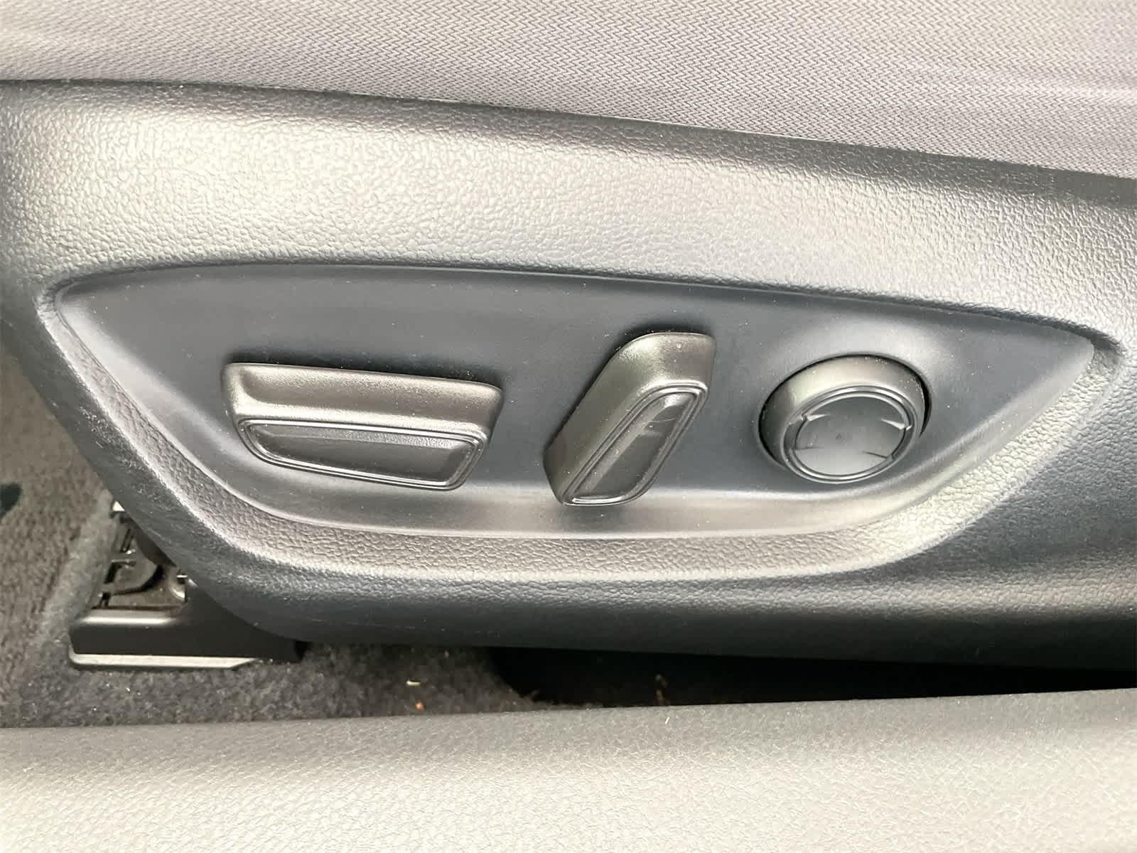 Thumbnail: 2023 Toyota Camry - 11