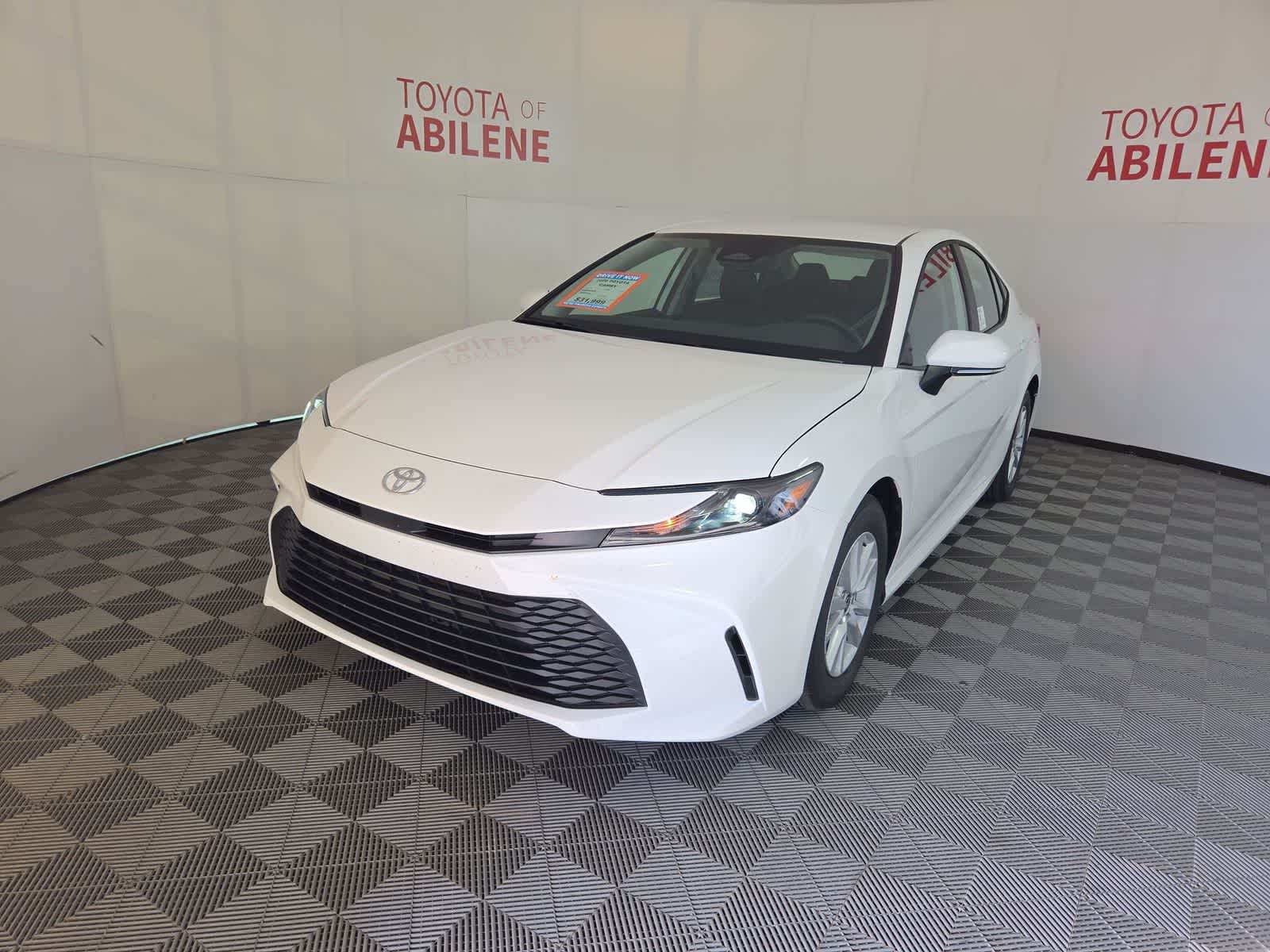 2026 Toyota Camry LE Hybrid's photo