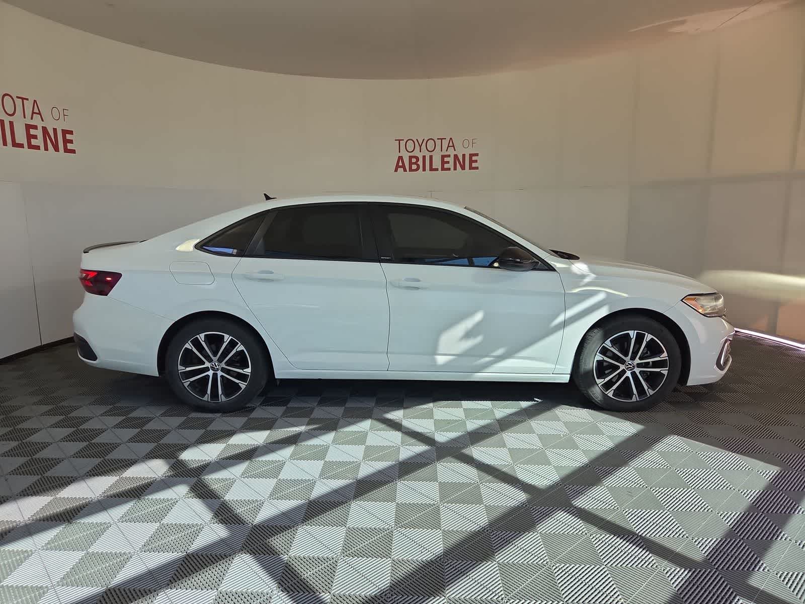 Thumbnail: 2023 Volkswagen Jetta - 7