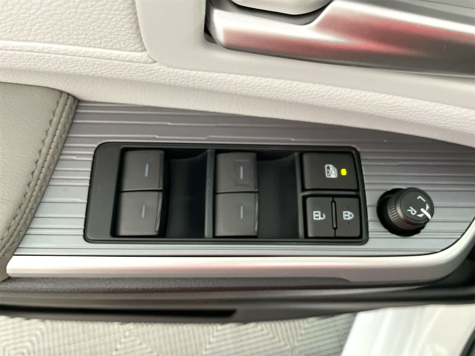 2025 Toyota Sienna XLE 12
