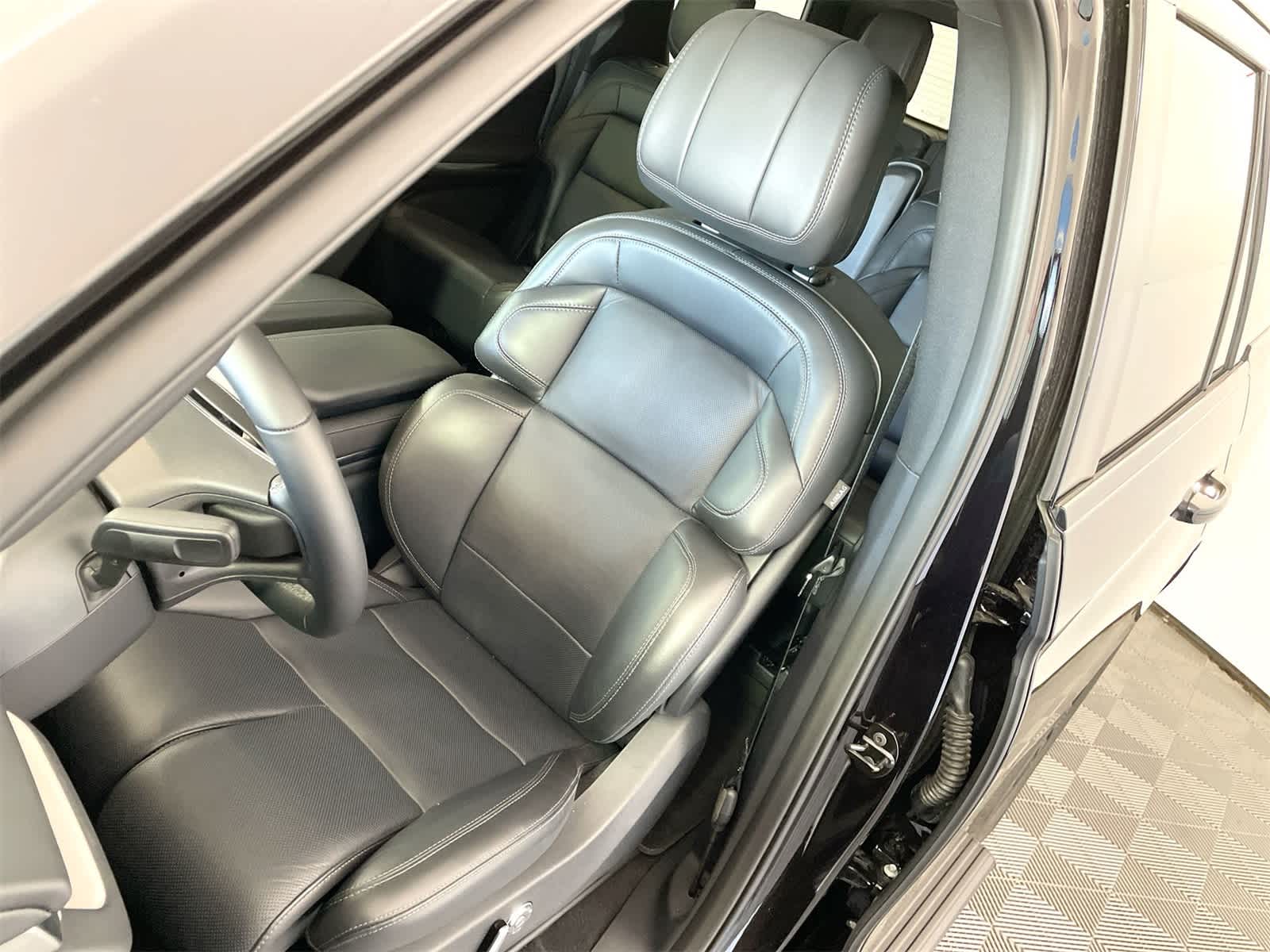 Thumbnail: 2025 Lincoln Navigator - 8