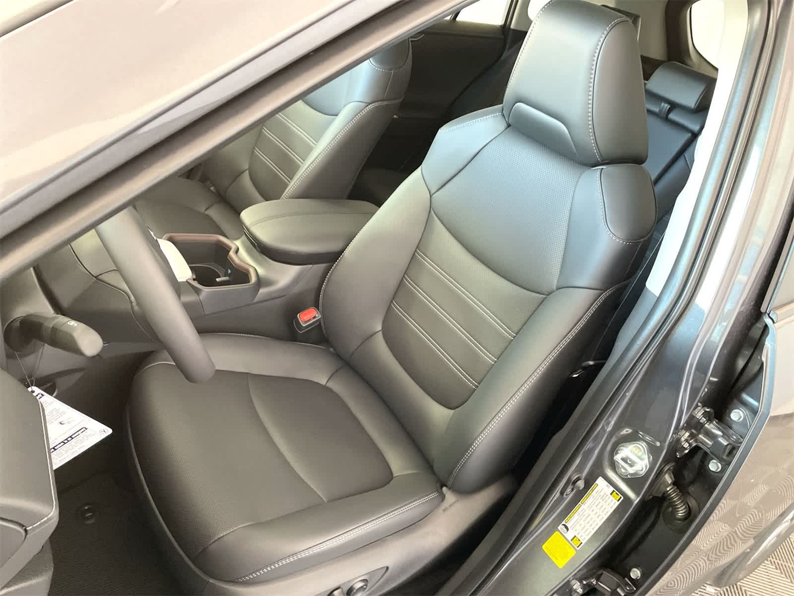 Thumbnail: 2025 Toyota RAV4 - 10