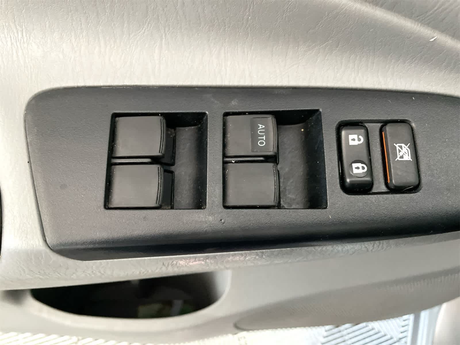 Thumbnail: 2015 Toyota Tacoma - 9