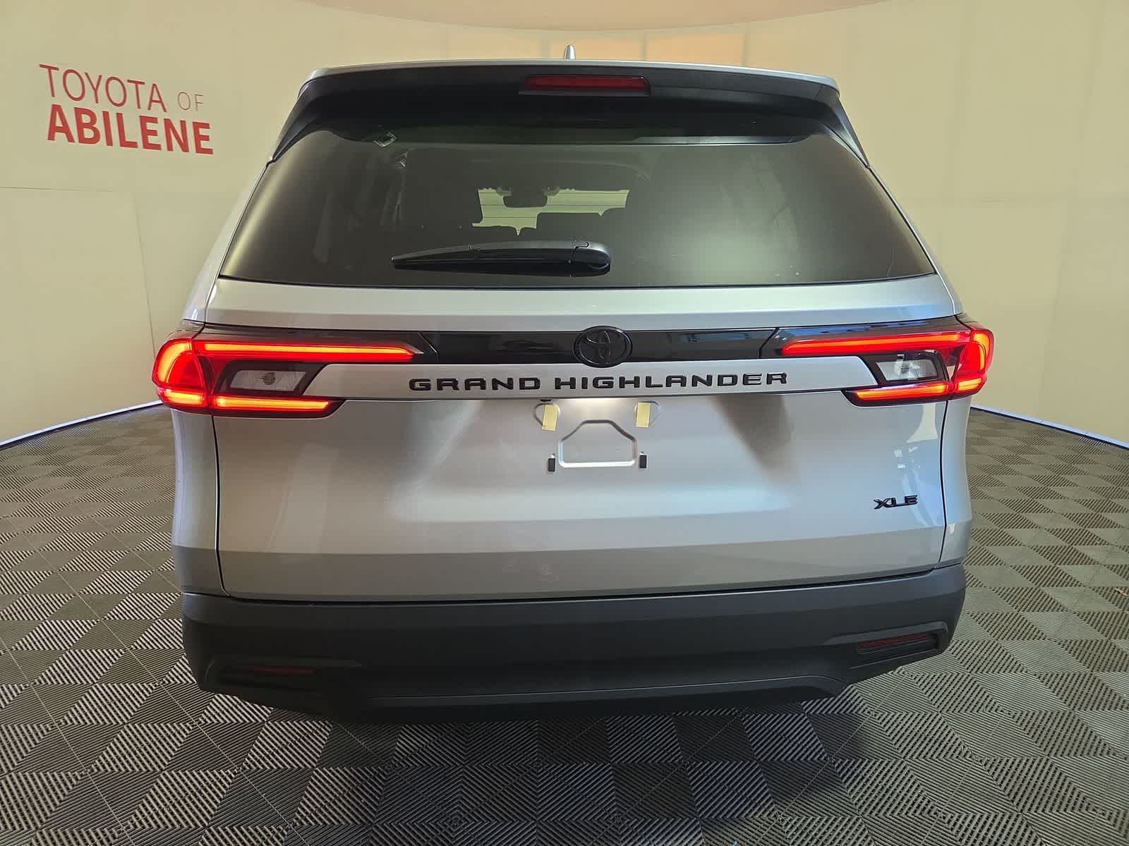 Thumbnail: 2026 Toyota Grand Highlander - 4