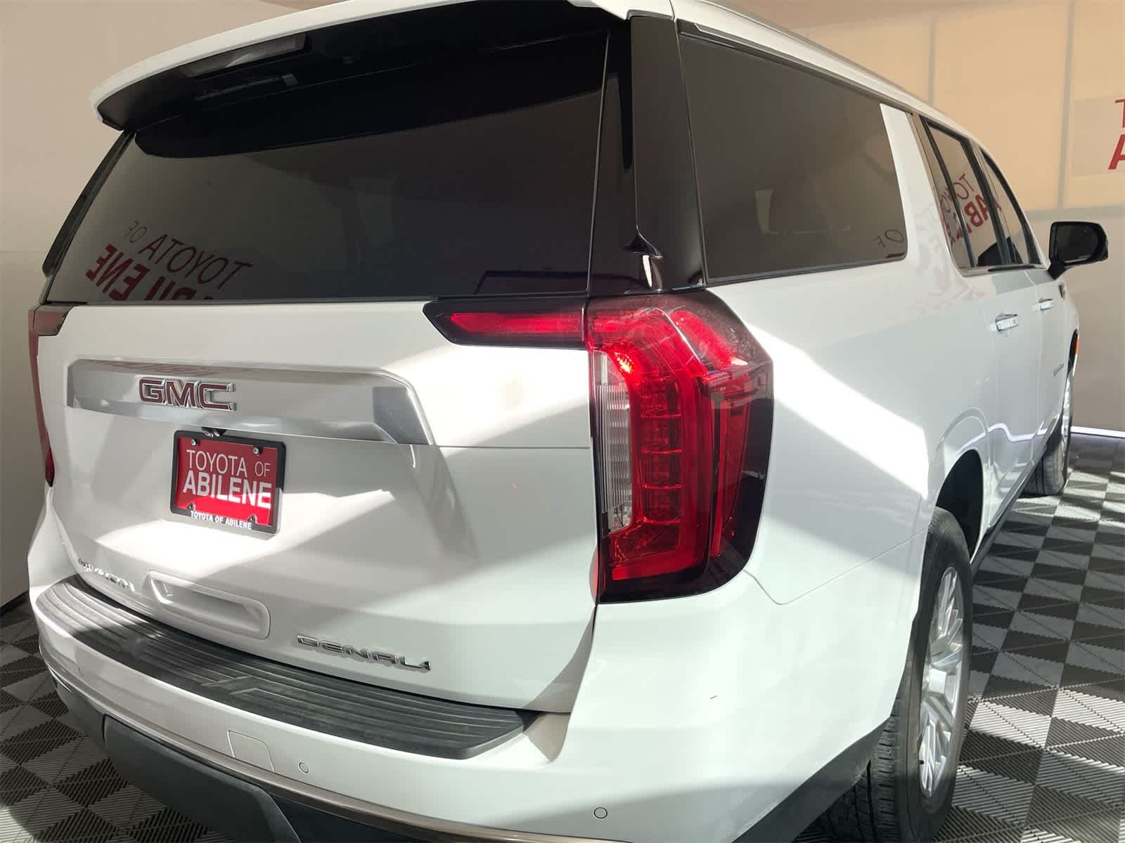 Thumbnail: 2023 GMC Yukon XL - 6